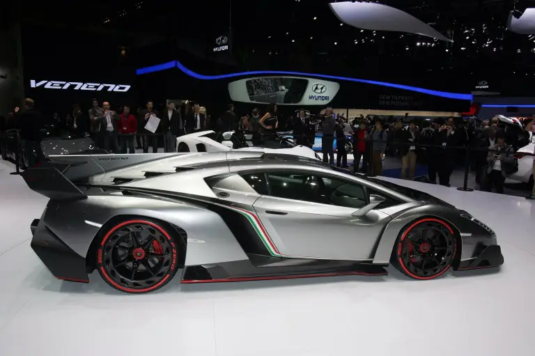 Lamborghini Veneno Foto Live - Salone di Ginevra 2013 - 9