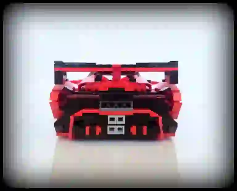 Lamborghini Veneno Roadster in versione Lego - 3