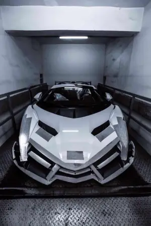 Lamborghini Veneno Roadster (White)