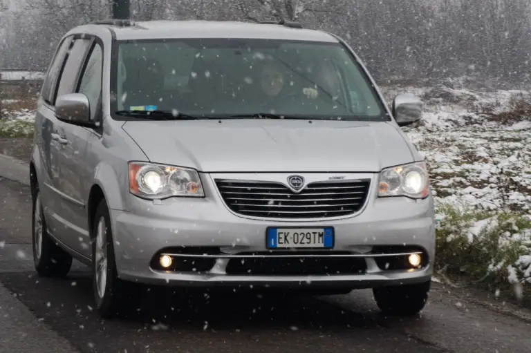 Lancia Voyager prova su strada - 32