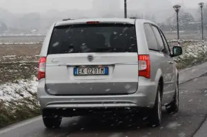 Lancia Voyager prova su strada