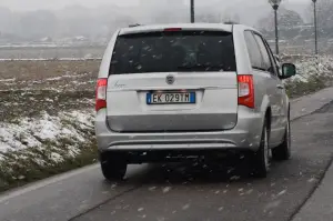 Lancia Voyager prova su strada - 34