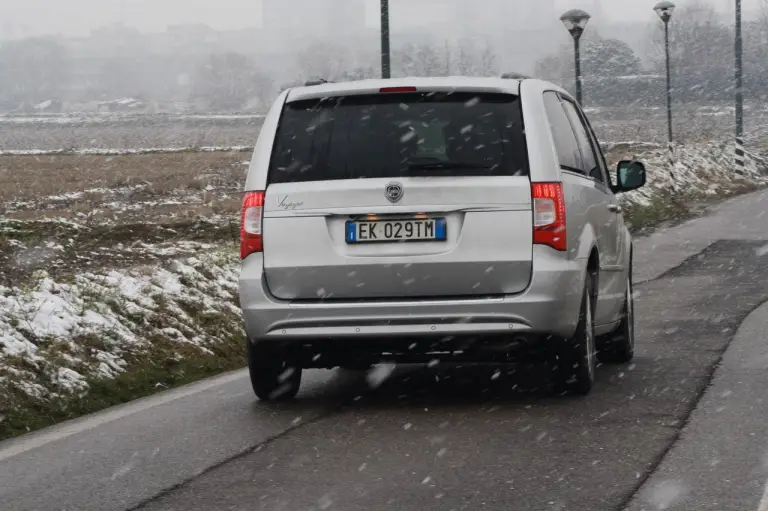 Lancia Voyager prova su strada - 35