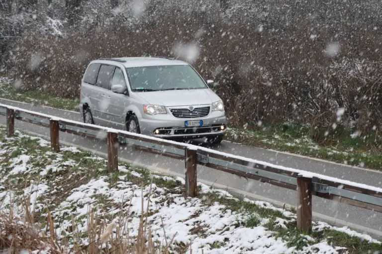 Lancia Voyager prova su strada - 49