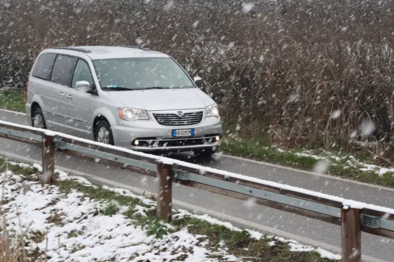 Lancia Voyager prova su strada - 50