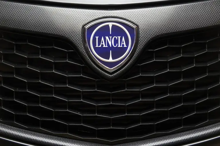 Lancia Ypsilon Black and Noir - 19