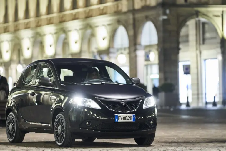 Lancia Ypsilon Black and Noir - 24