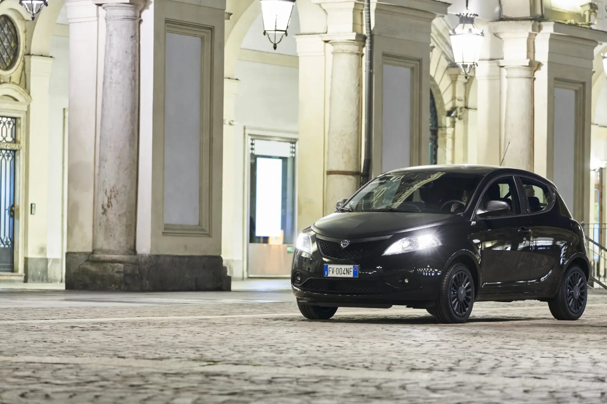 Lancia Ypsilon Black and Noir - 25