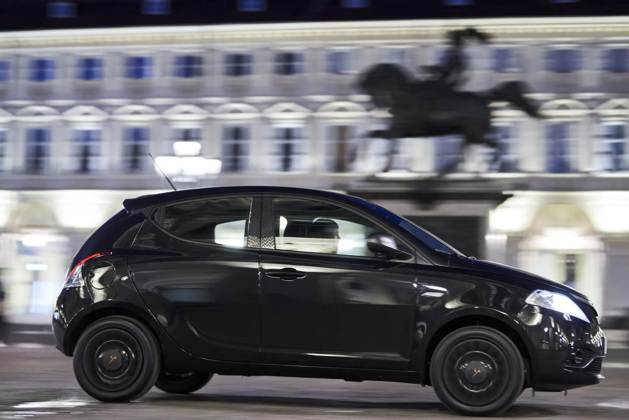 Lancia Ypsilon Black and Noir - 26