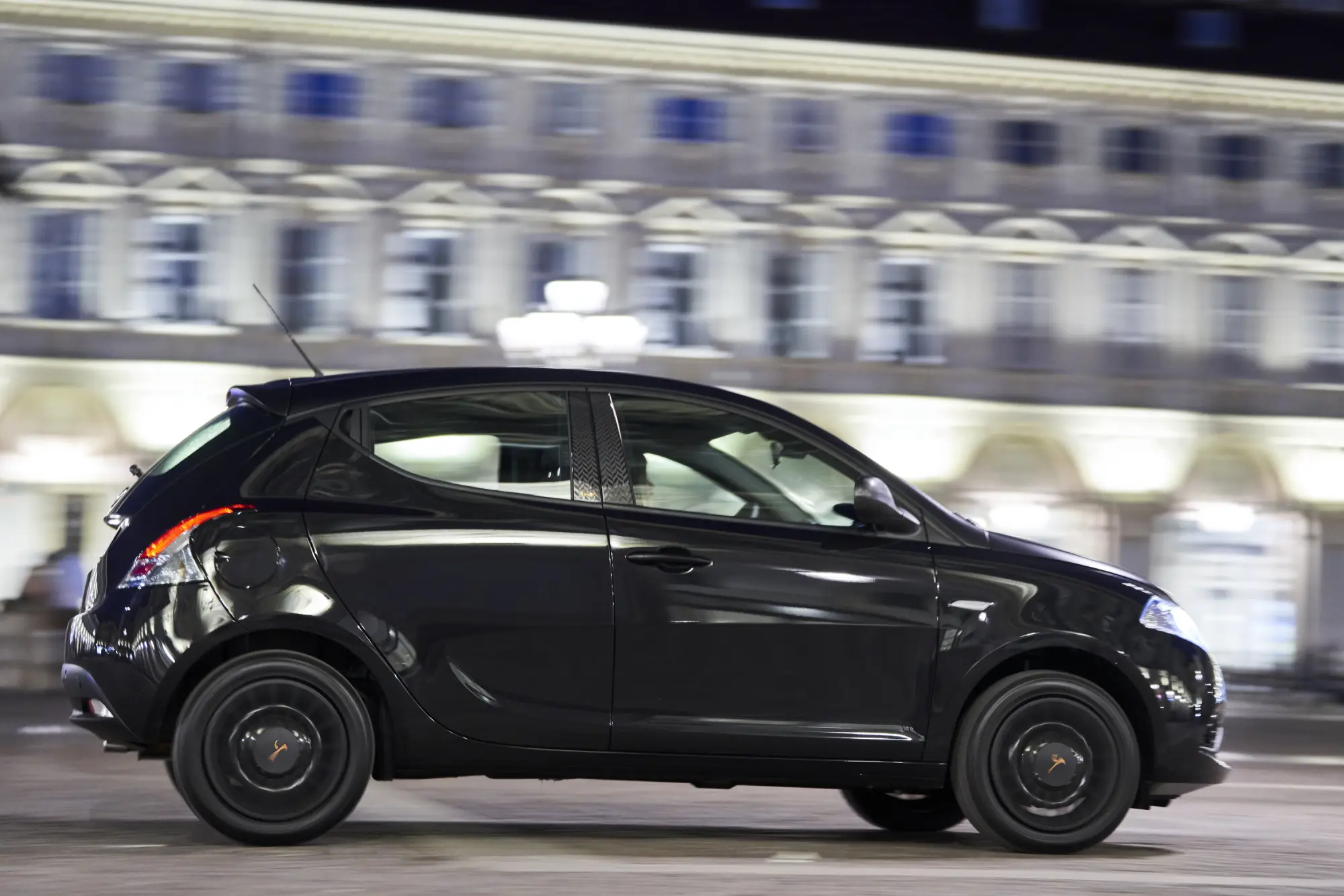 Lancia Ypsilon Black and Noir - 27