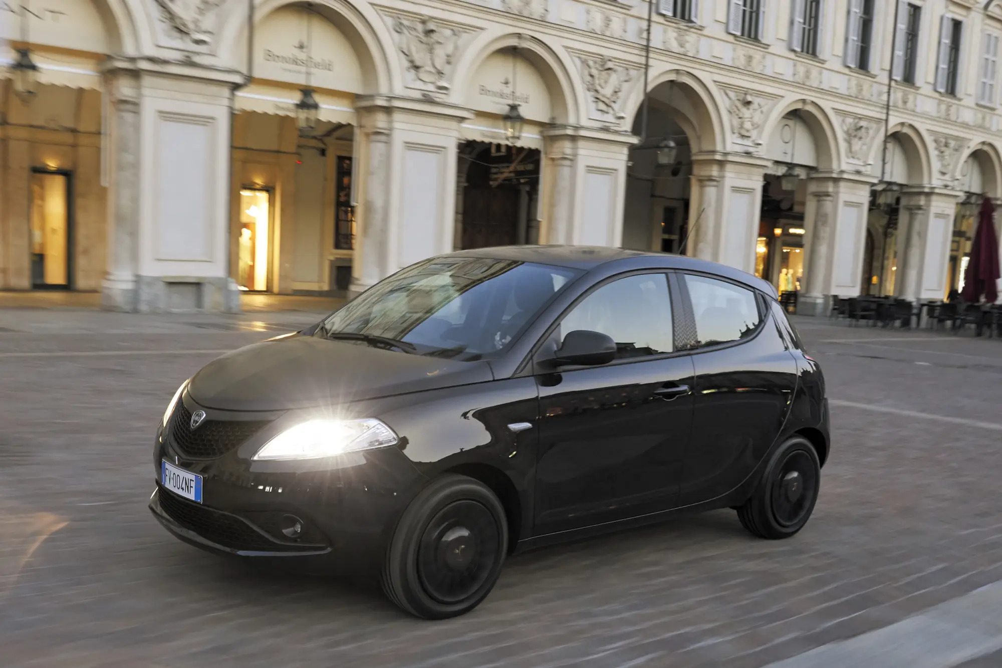 Lancia Ypsilon Black and Noir - 31