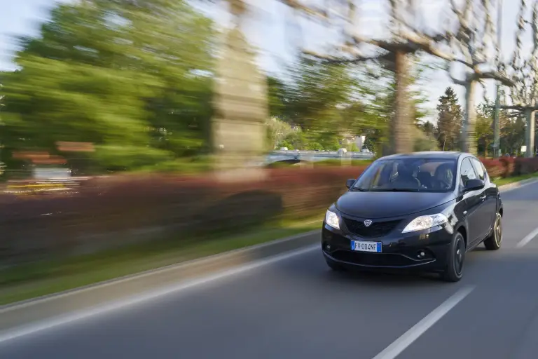 Lancia Ypsilon Black and Noir - 33