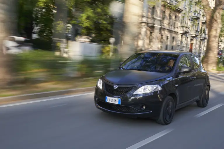 Lancia Ypsilon Black and Noir - 34