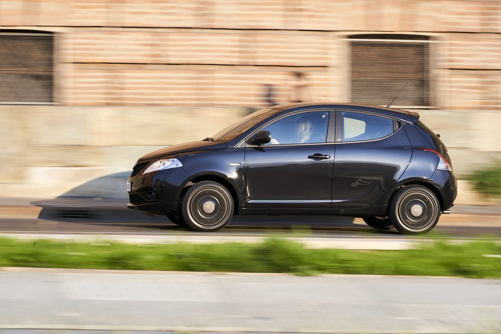 Lancia Ypsilon Black and Noir - 36