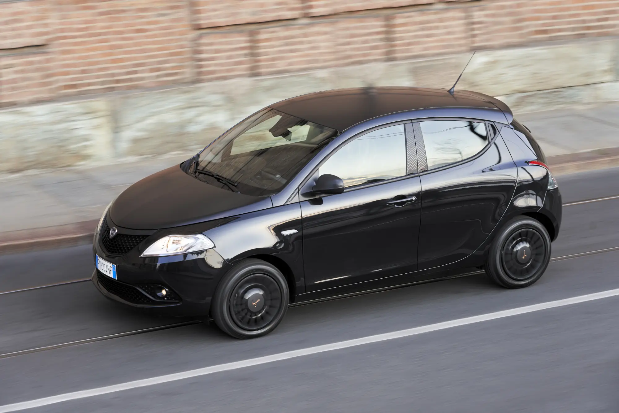 Lancia Ypsilon Black and Noir - 37