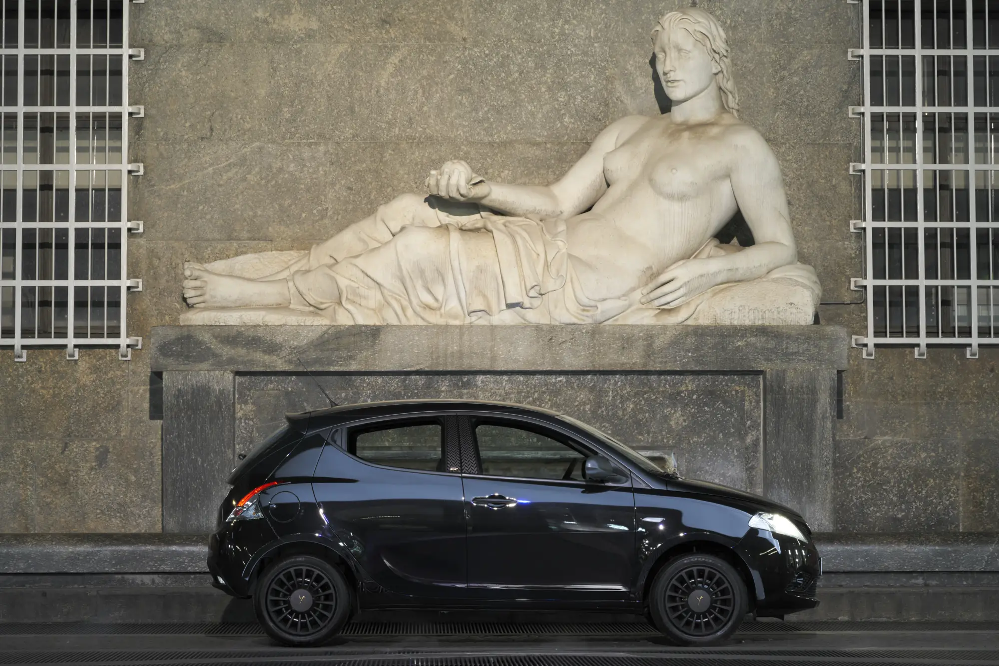 Lancia Ypsilon Black and Noir - 5