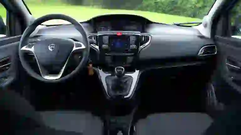 Lancia Ypsilon Hybrid 2020 - 5