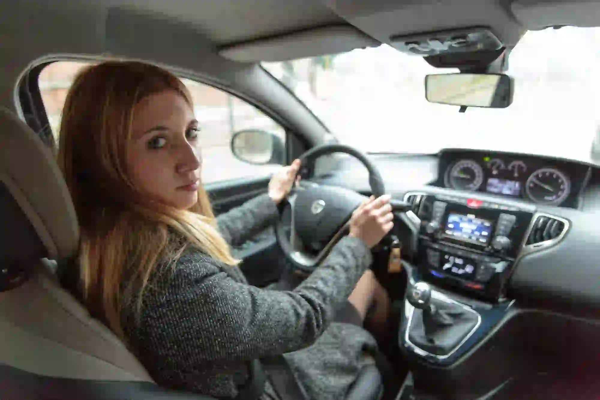 Lancia Ypsilon Vs Opel Karl - 15