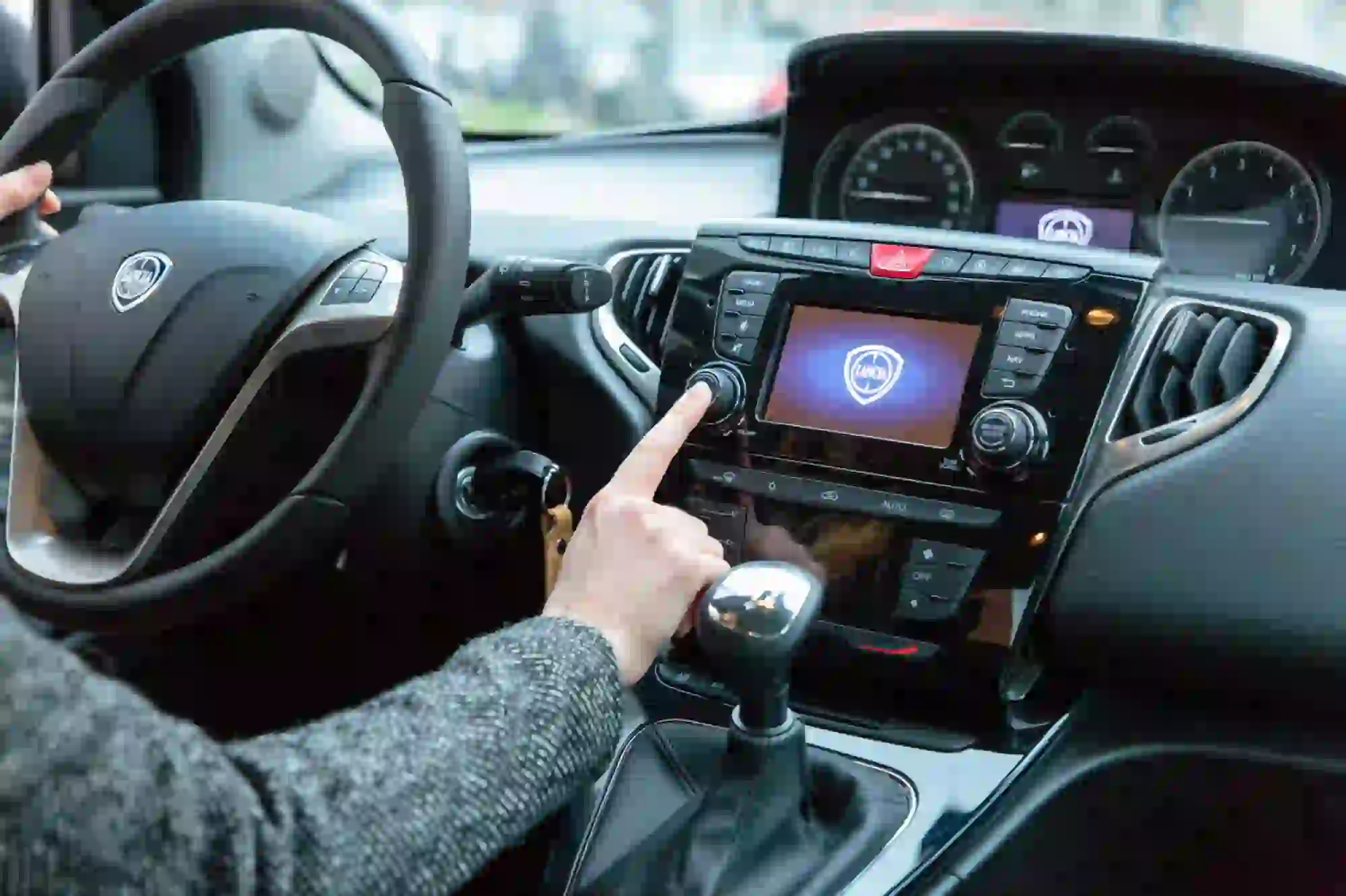 Lancia Ypsilon Vs Opel Karl - 52