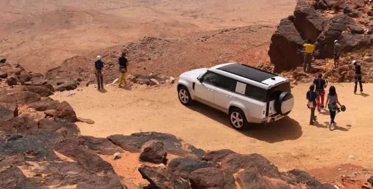 Land Rover Defender 130 - Foto ufficiali - 3