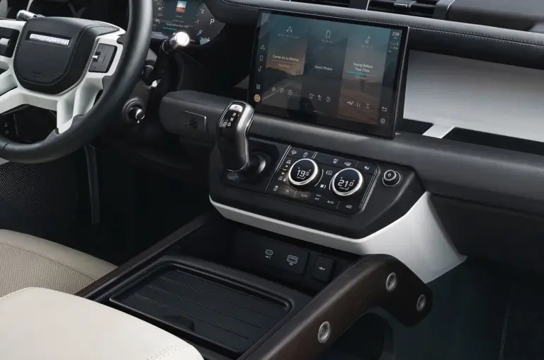 Land Rover Defender 130 - Foto ufficiali - 2