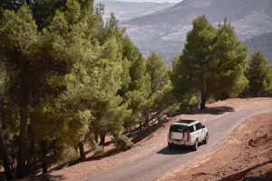 Land Rover Defender 130 - Foto ufficiali - 16