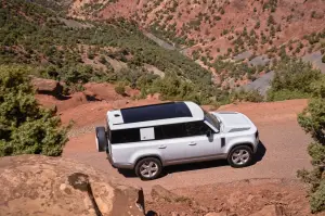Land Rover Defender 130 - Foto ufficiali - 11