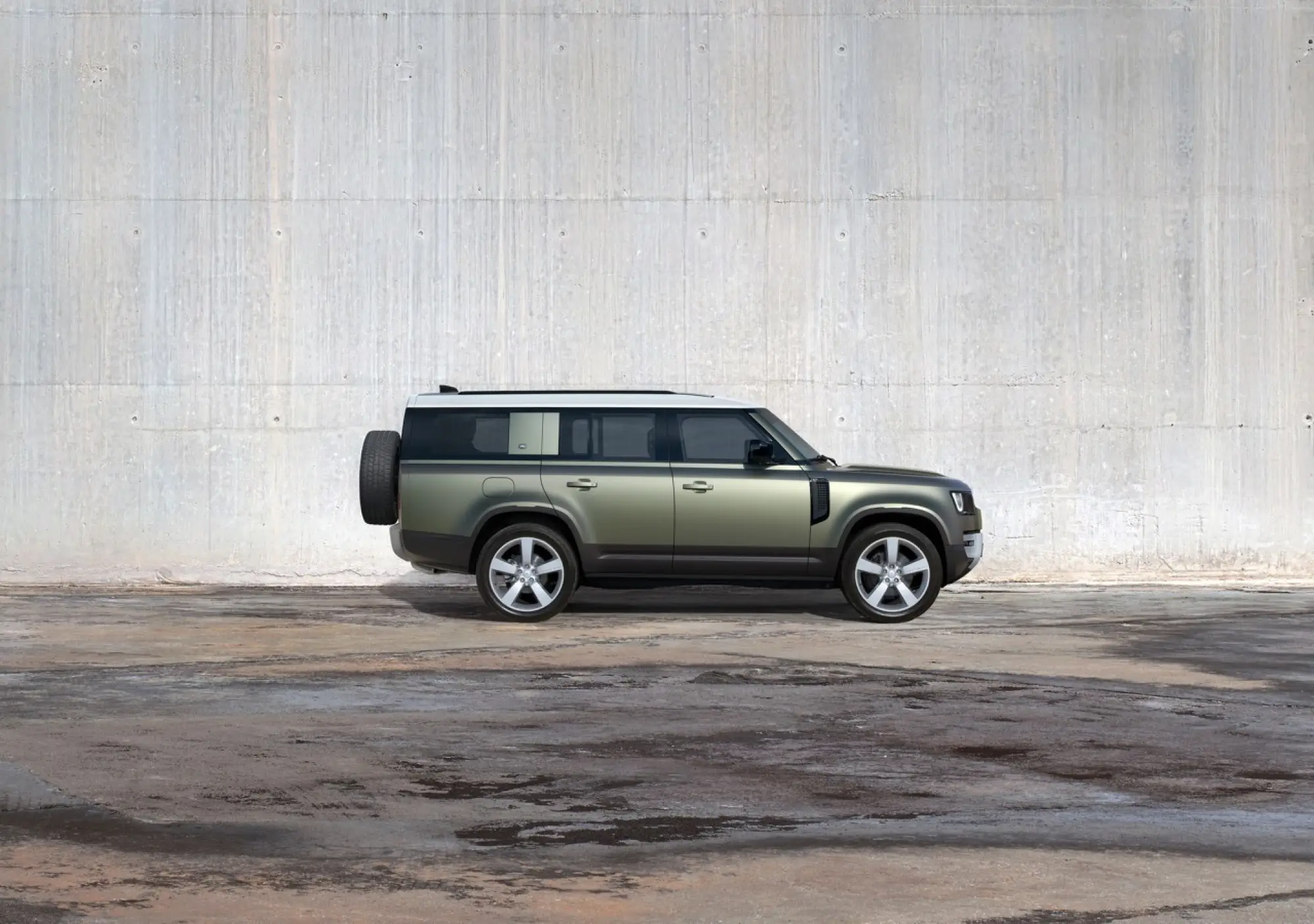 Land Rover Defender 130 - Foto ufficiali - 28