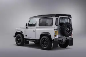 Land Rover Defender 2000000 - 12