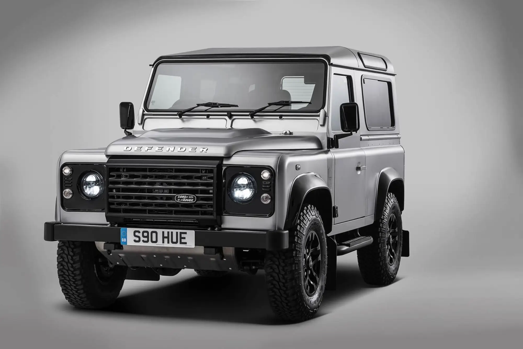 Land Rover Defender 2000000 - 1