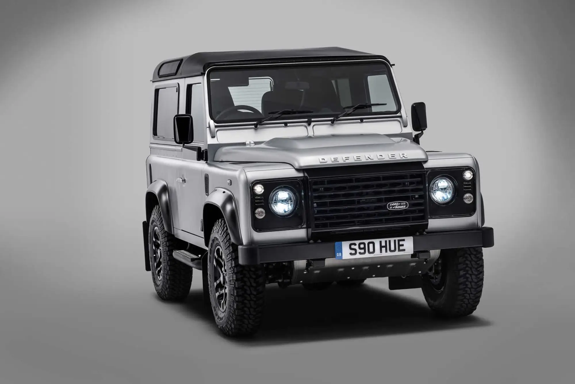 Land Rover Defender 2000000 - 24