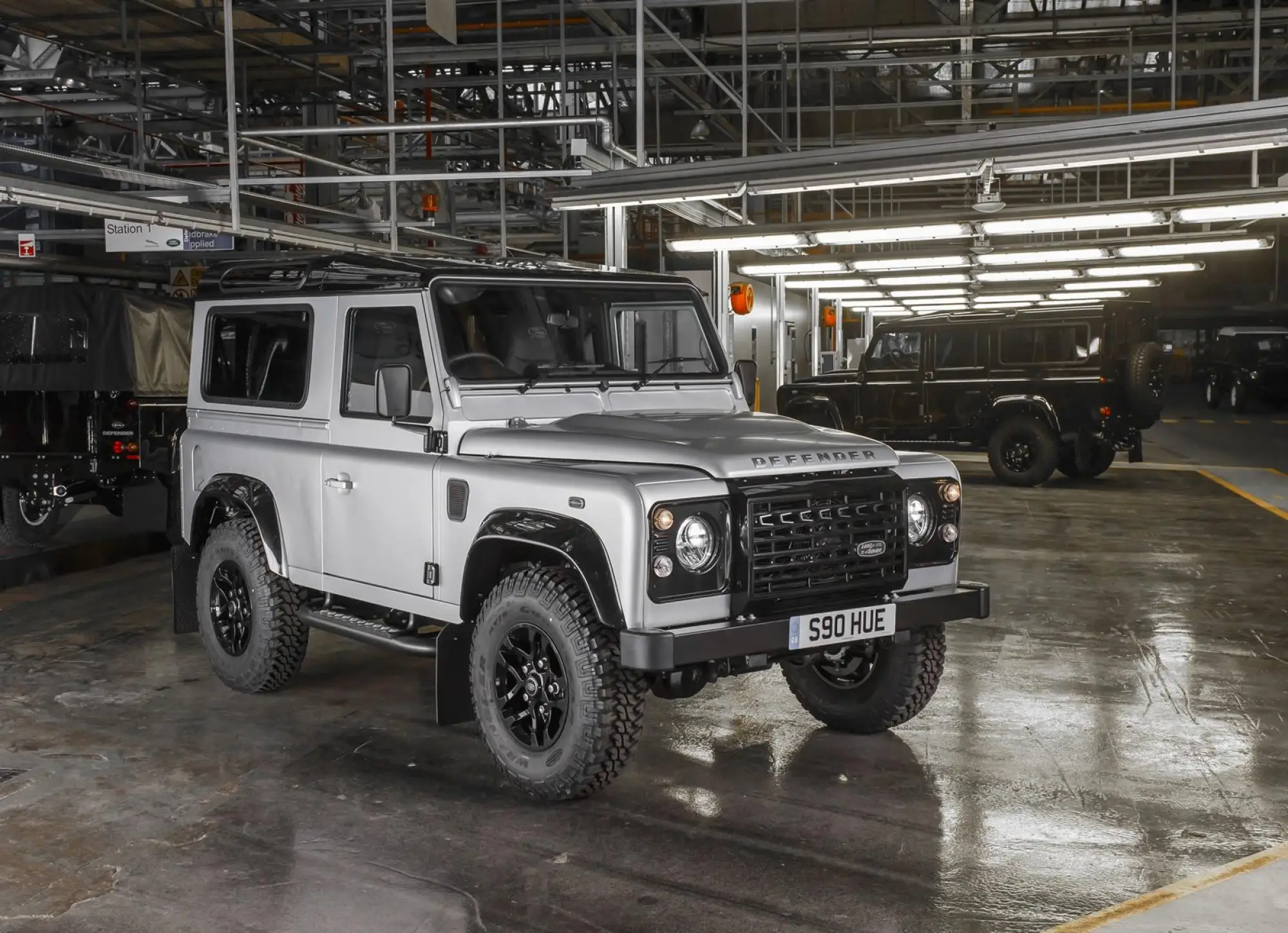 Land Rover Defender 2000000 - 25