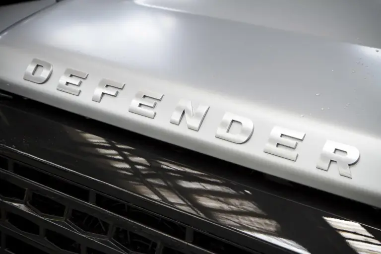 Land Rover Defender 2000000 - 34