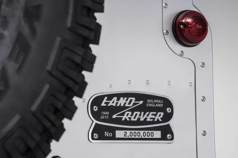 Land Rover Defender 2000000 - 43