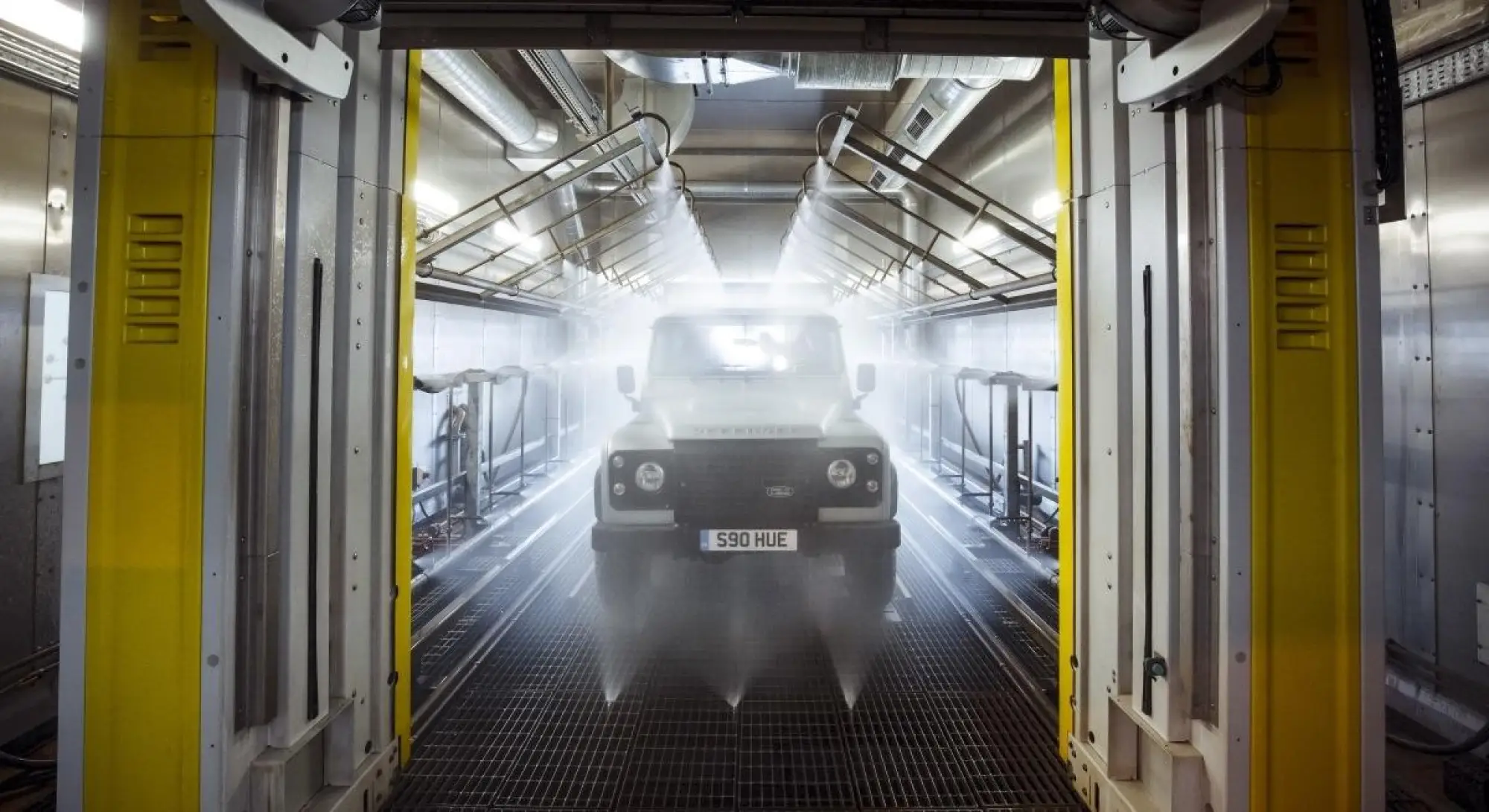 Land Rover Defender 2000000 - 4
