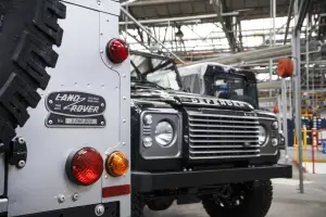 Land Rover Defender 2000000