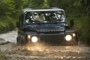 Land Rover Defender 2013