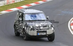 Land Rover Defender 2020 - Foto spia 03-07-2019 - 1