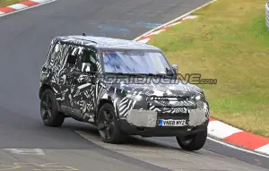 Land Rover Defender 2020 - Foto spia 03-07-2019