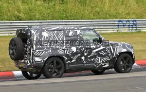 Land Rover Defender 2020 - Foto spia 03-07-2019