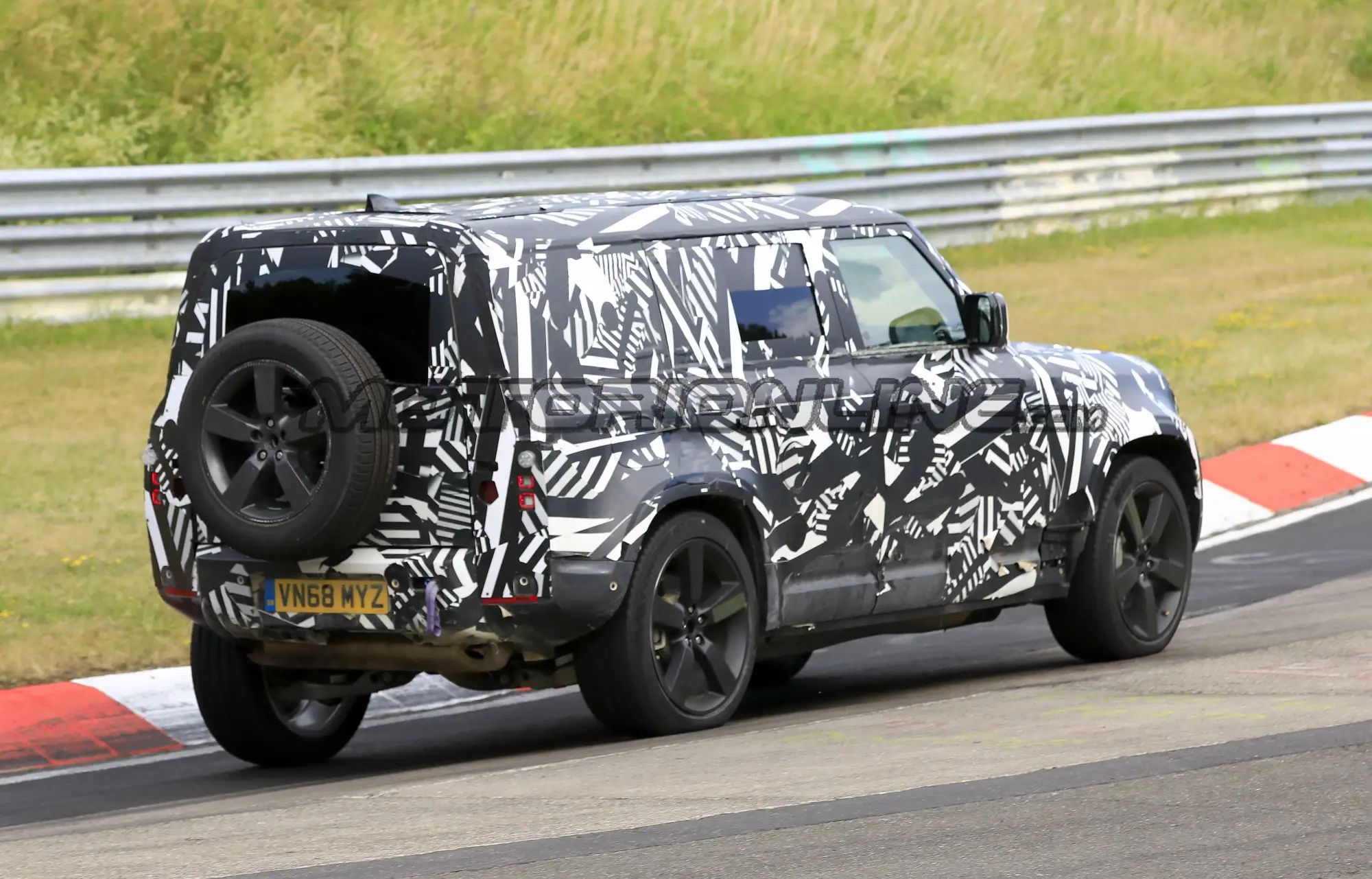 Land Rover Defender 2020 - Foto spia 03-07-2019 - 7