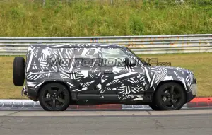 Land Rover Defender 2020 - Foto spia 03-07-2019