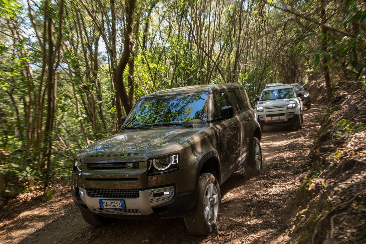 Land Rover Defender 2020 prova