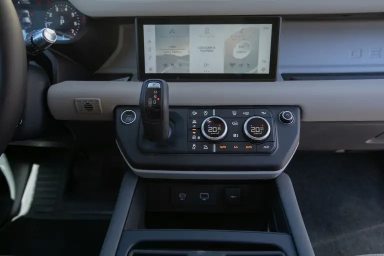 Land Rover Defender 2020 prova - 16