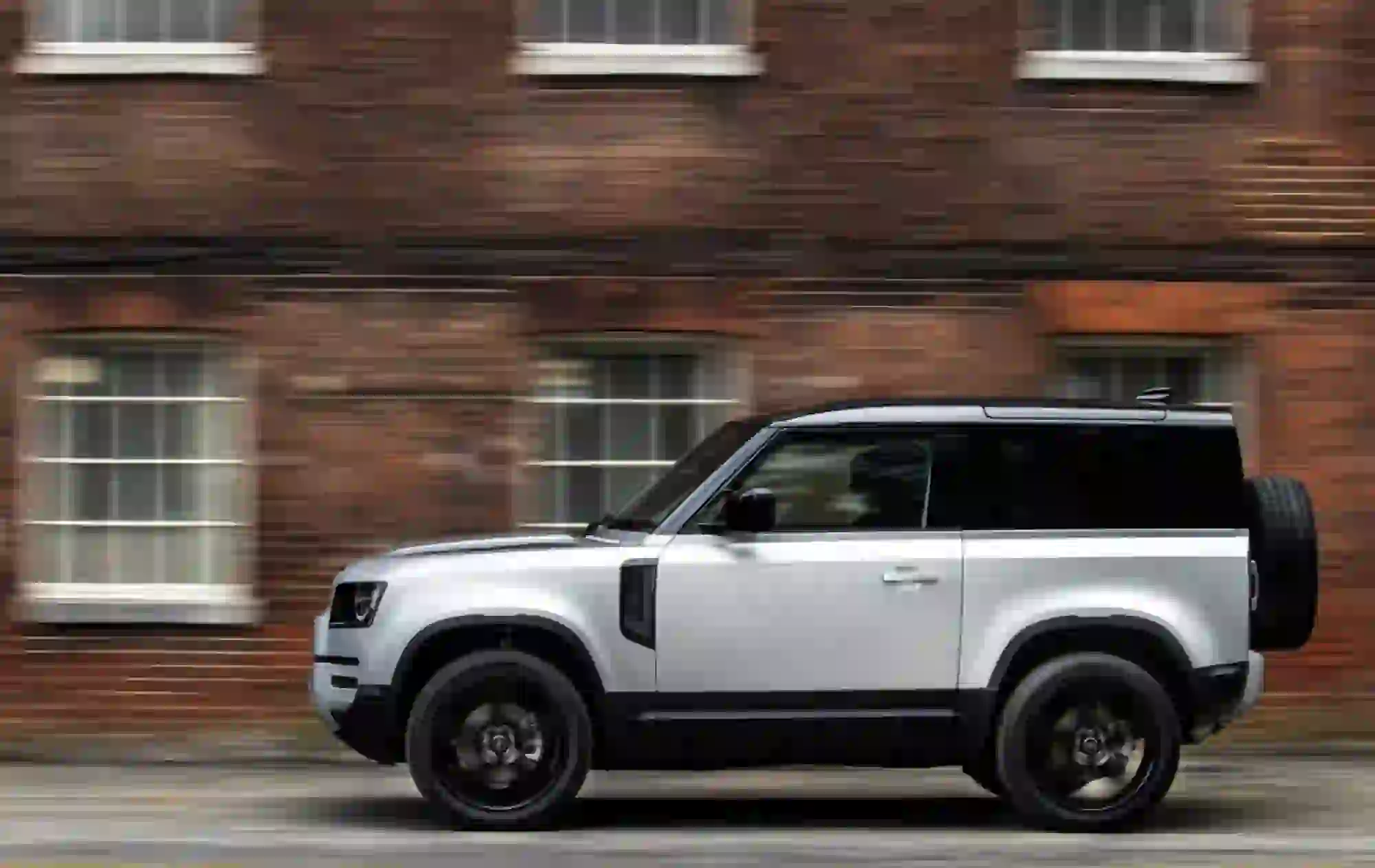 Land Rover Defender 2021 - prime foto ufficiali  - 1