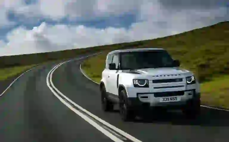 Land Rover Defender 2021 - prime foto ufficiali  - 2