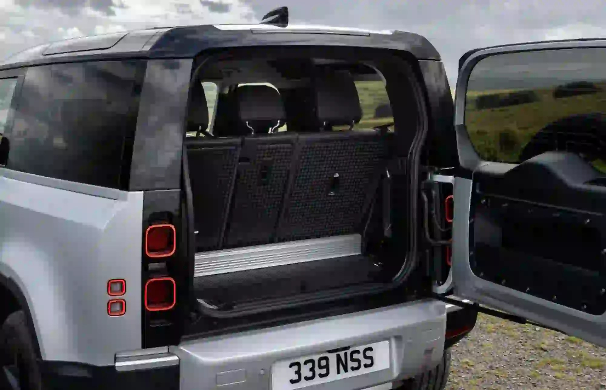 Land Rover Defender 2021 - prime foto ufficiali  - 6
