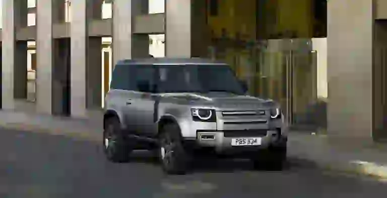 Land Rover Defender 2021 - prime foto ufficiali  - 8