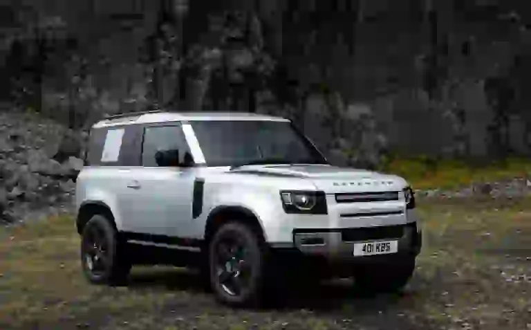 Land Rover Defender 2021 - prime foto ufficiali  - 9