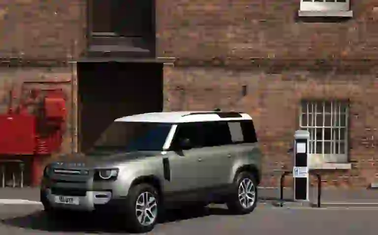 Land Rover Defender 2021 - prime foto ufficiali  - 11